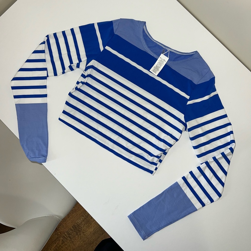 Vitamin A White and Blue Cropped Swim Shirt size XS.